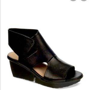 Naya black Seeker wedges size 9